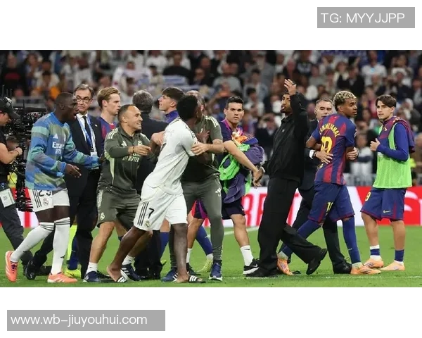 每体:维尼修斯与阿隆索产生分歧,球员开始考虑未来离队事宜 每体:维尼修斯与阿隆索产生分歧,球员开始考虑未来离队事宜